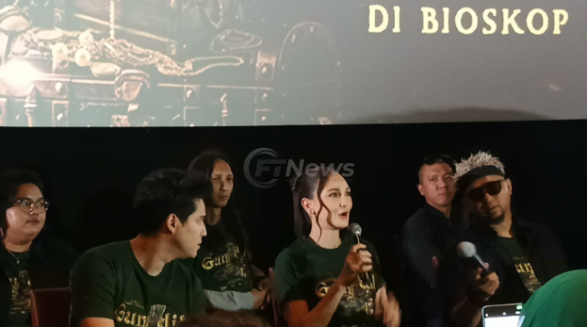 Luna Maya dan Maxime Bouttier dalam perilisan film. [Foto: FTNews.co.id/Selvianus Kopong Basar]